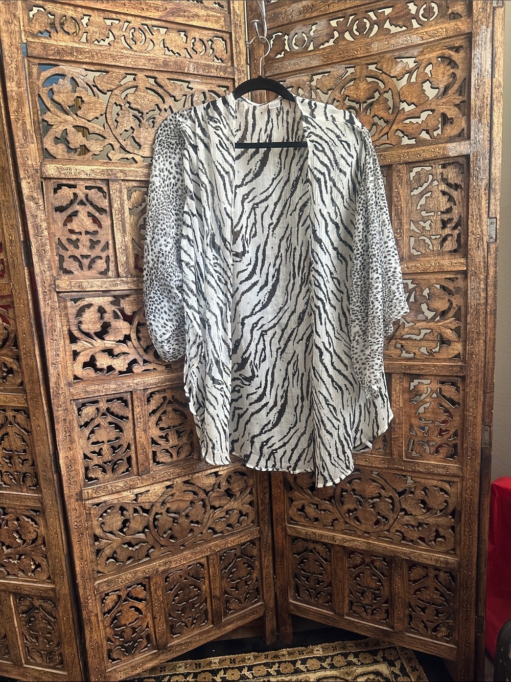 Source Unknown Black & White Animal-Print Open Kimono